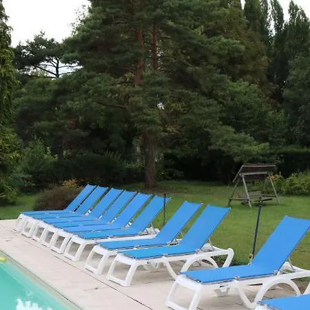 Logis Le Port Saint Aubin 2*