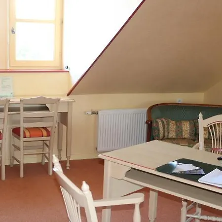 Logis Le Port Saint Aubin Hotel 2*